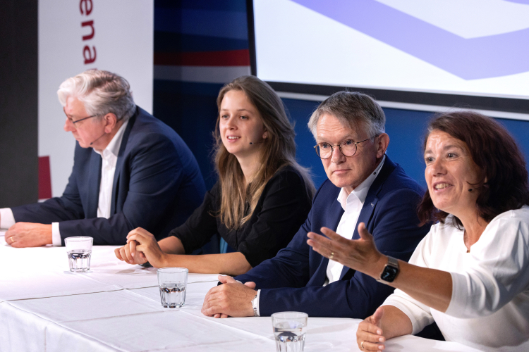 Foto van panel met vier personen. Foto: Dirk Hol