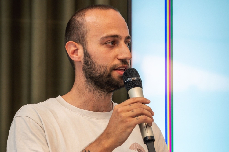 Journalist Tom Grosfeld spreekt column uit