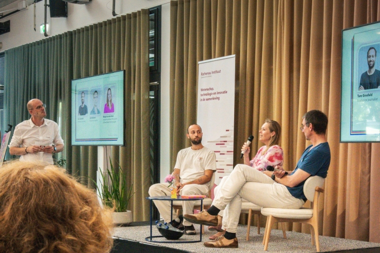 Panelgesprek met journalist en twee wetenschappers