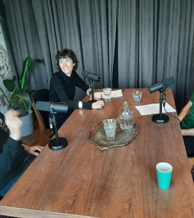 Host Timo Nieuwenhuis in gesprek met Quirine van Eeden en Pieter van Boheemen