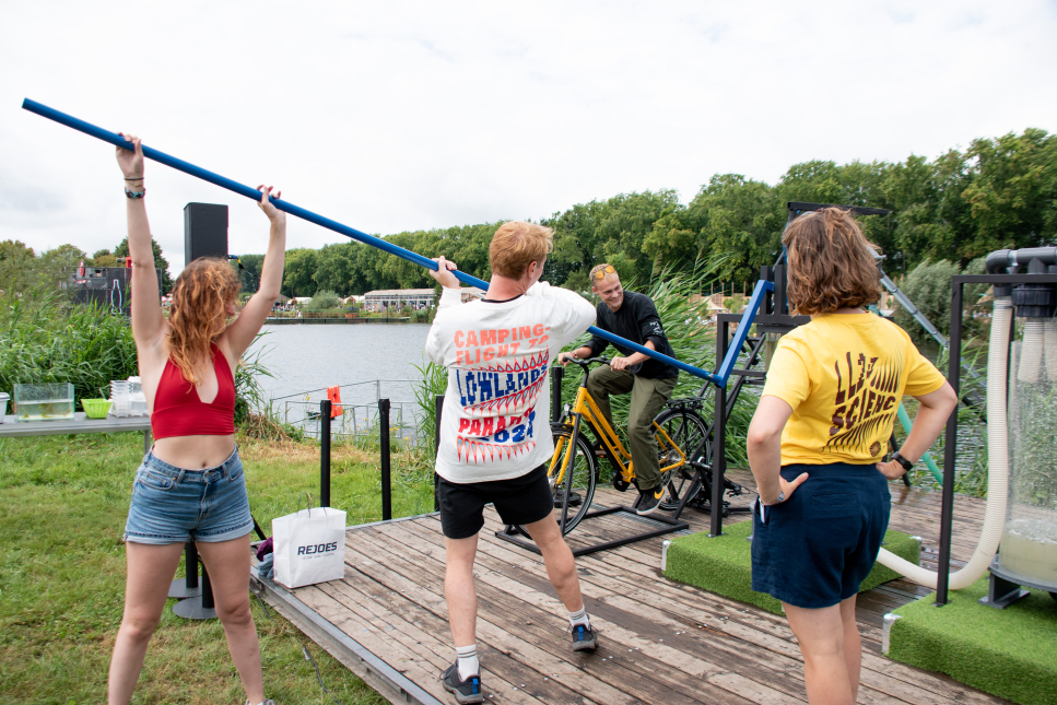 Festivalgangers ondekken hoe waterkwaliteit van Lake Lowlands van inleod is op de biodiversiteit