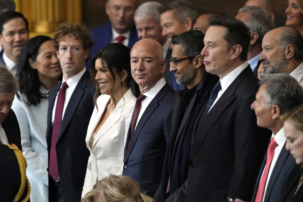 De CEO's van de Big Tech tijdens de inauguratie van Trump
