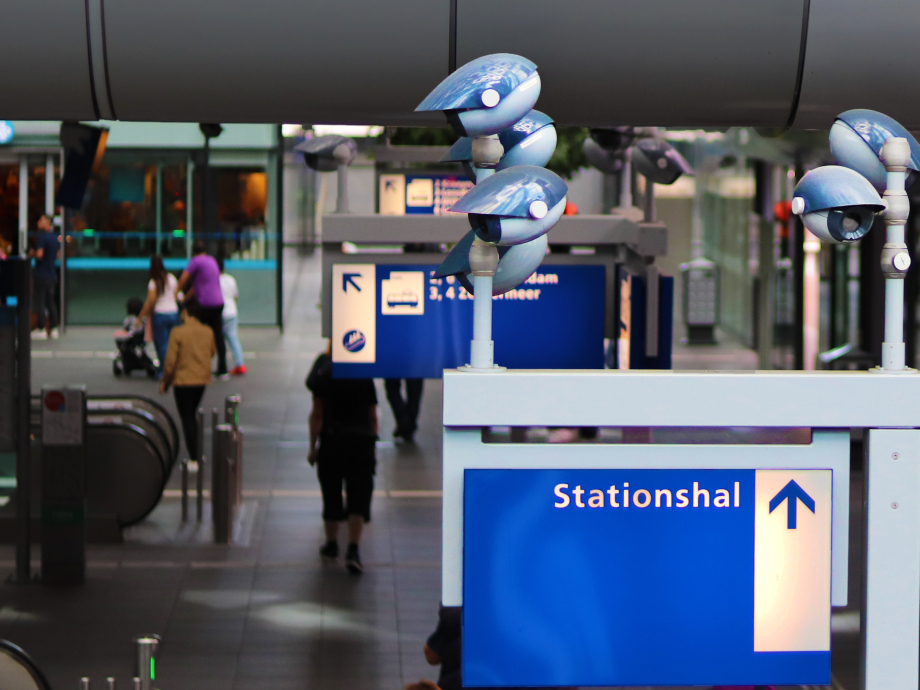Camera's in stationshal