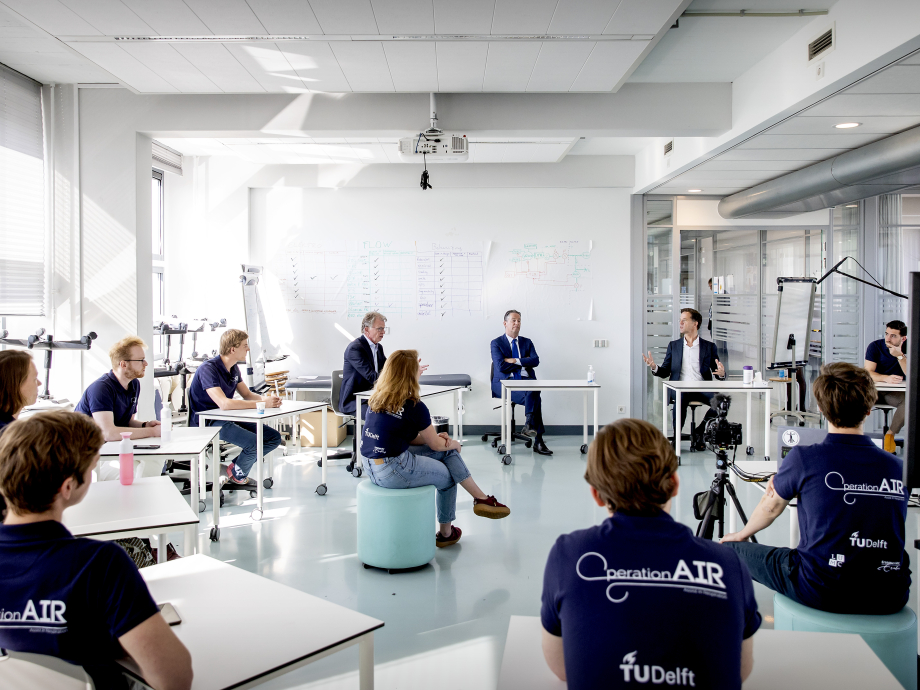 Rutte op bezoek bij de TUDelft