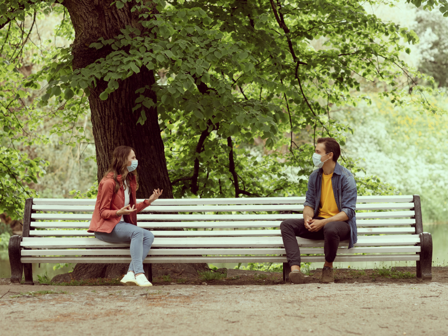 Park, corona, conversation