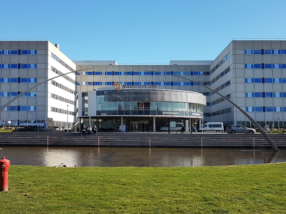 De hoofdingang van het umc in Maastricht