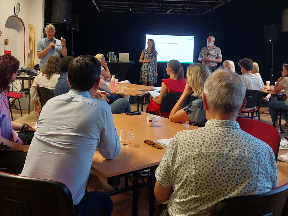 Bezoekers van de bijeenkomst in Breda