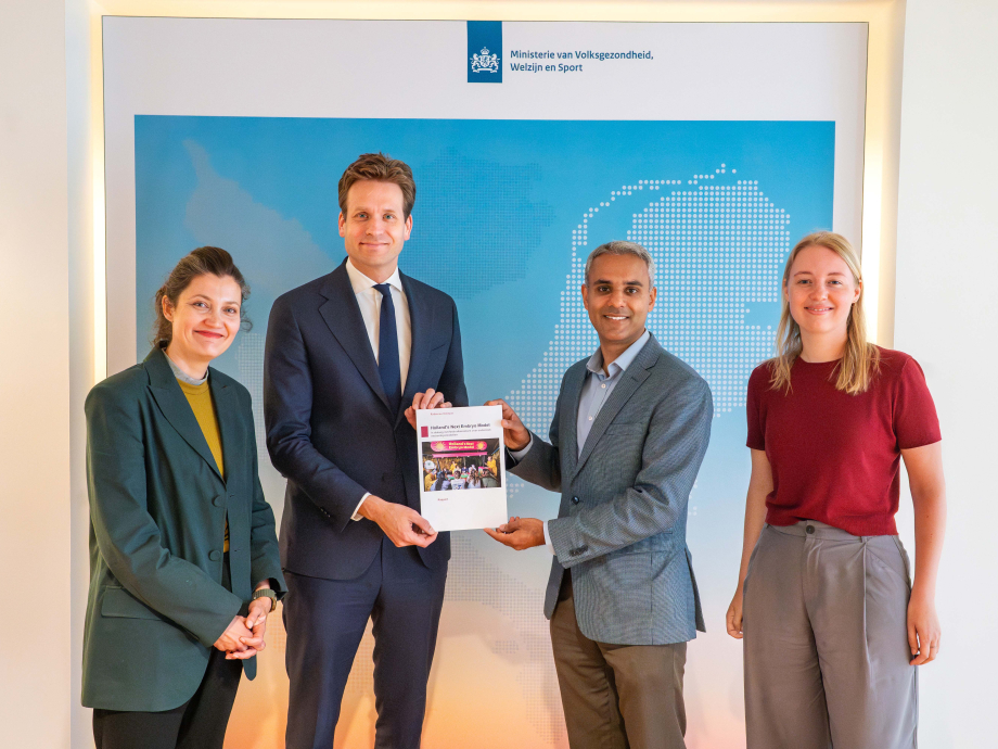 Staatssecretaris Karremans krijgt rapport Holland's Next Embryo Model