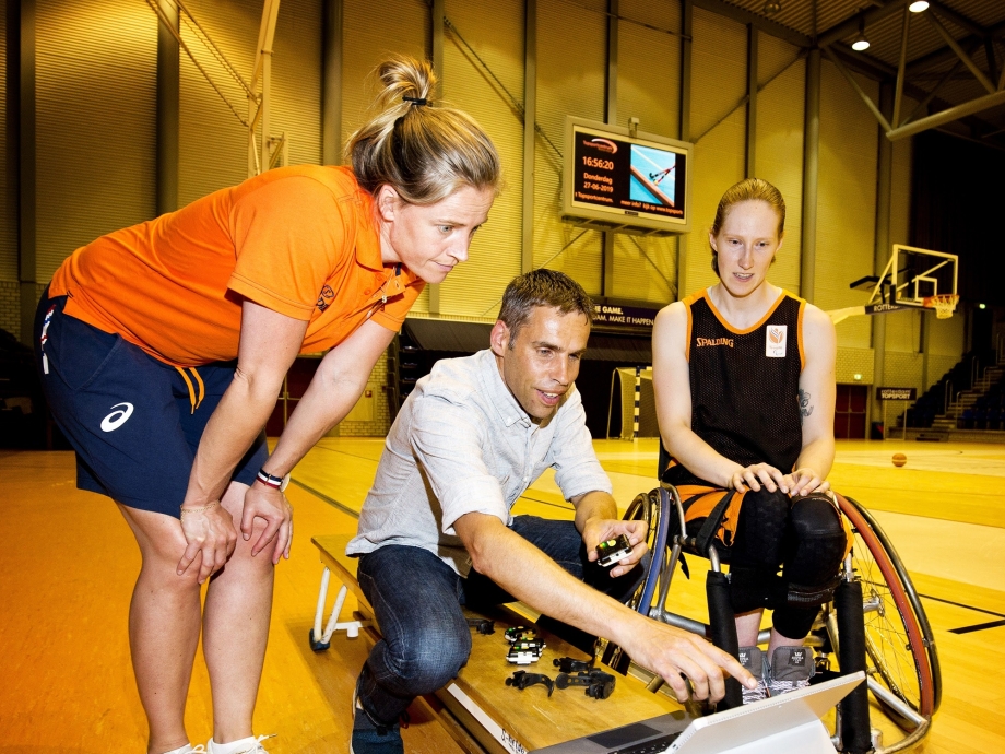 ​​Docent-onderzoeker Rienk van der Slikke speurt naar de perfecte sportrolstoel. Hij is onder andere verbonden aan de Haagse Hogeschool en de TU Delft. 