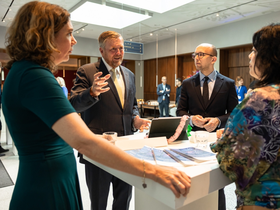 Koning Willem Alexander op bezoek bij de Jonge Akademie (KNAW) in 2025