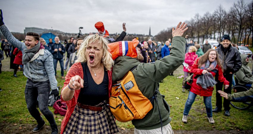 Demonstranten op het Haagse Malieveld protesteren tegen het coronabeleid van het kabinet