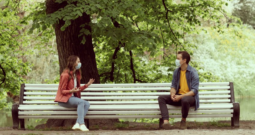 Park, corona, conversation