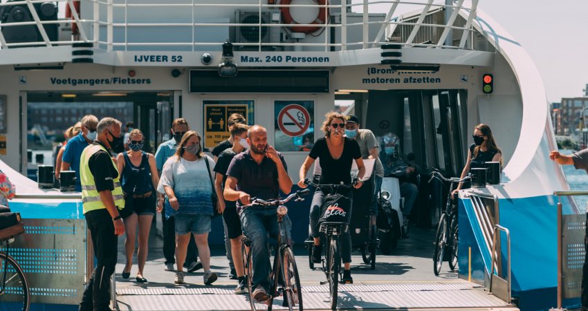De IJveer in Amsterdam stroomt leeg
