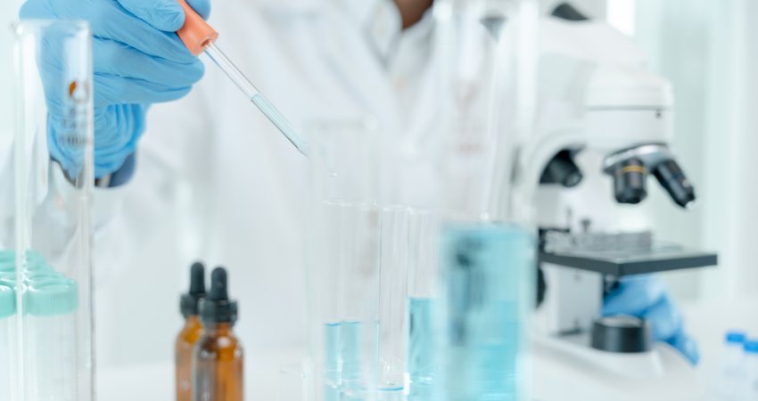 Aan het werk in het lab