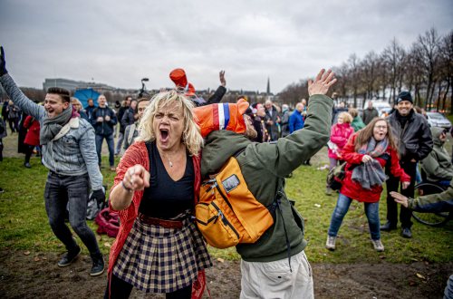 Demonstranten op het Haagse Malieveld protesteren tegen het coronabeleid van het kabinet
