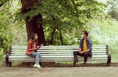 Park, corona, conversation