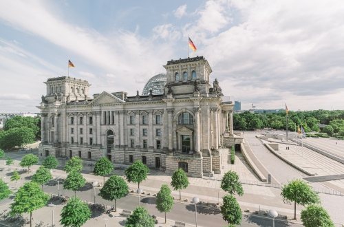 Het Rijksdaggebouw waar de Bondsdag gevestigd is