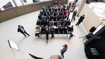 Bijeenkomst van ambtenaren op een ministerie