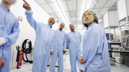 Onderzoekers aan het werk in een laboratorium van de TU Eindhoven