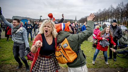 Demonstranten op het Haagse Malieveld protesteren tegen het coronabeleid van het kabinet