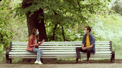 Park, corona, conversation