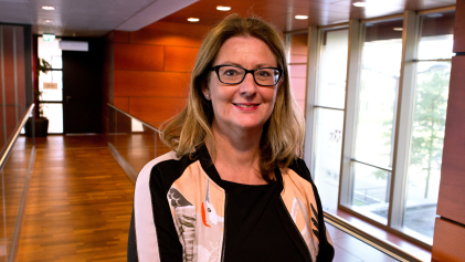 Directeur Melanie Peters in het kantoor van het Rathenau Instituut