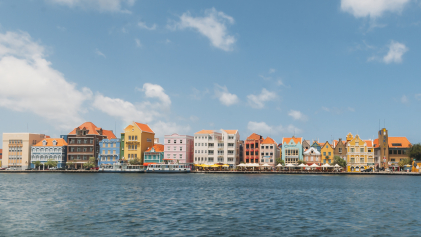 De Handelskade in Willemstad op Curacao