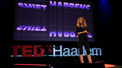 Mariëtte van Huijstee tijdens de TEDtalk in Haarlem