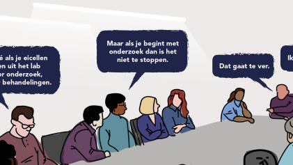 Illustratie van tafel met pratende mensen en spreekwolkjes.
