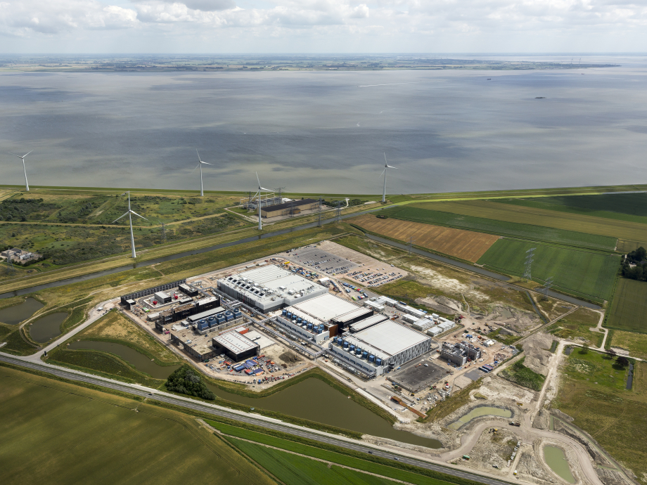 Eemshaven door Aerovista Luchtfotografie