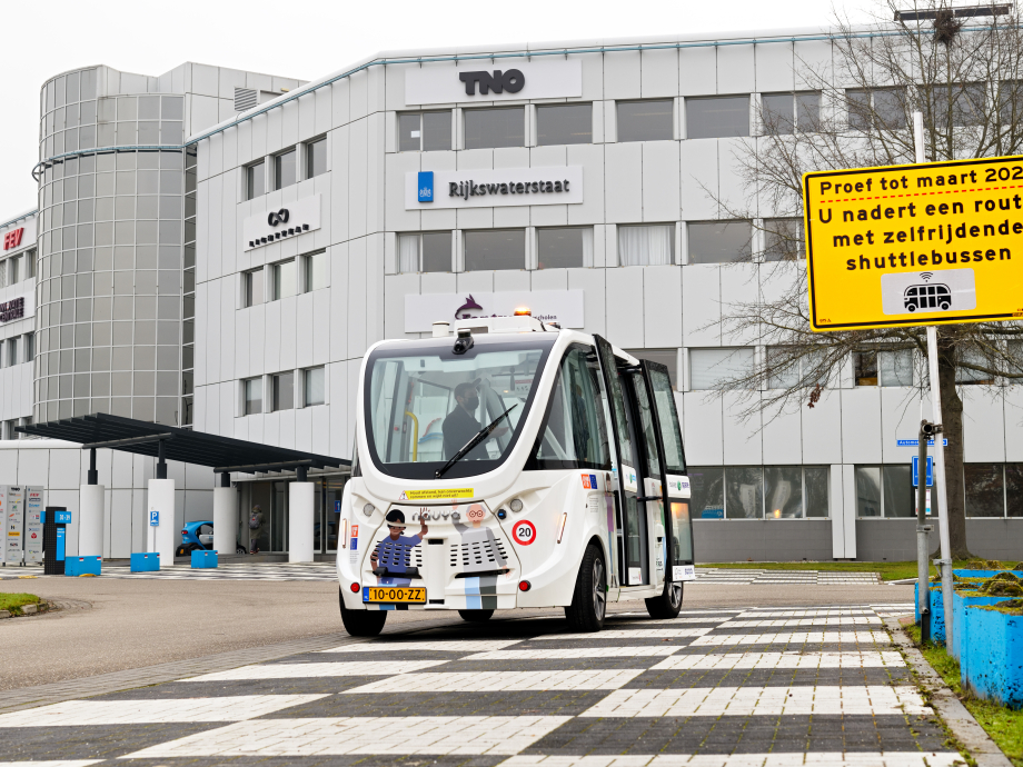 Een zelfrijdende minibus in Helmond