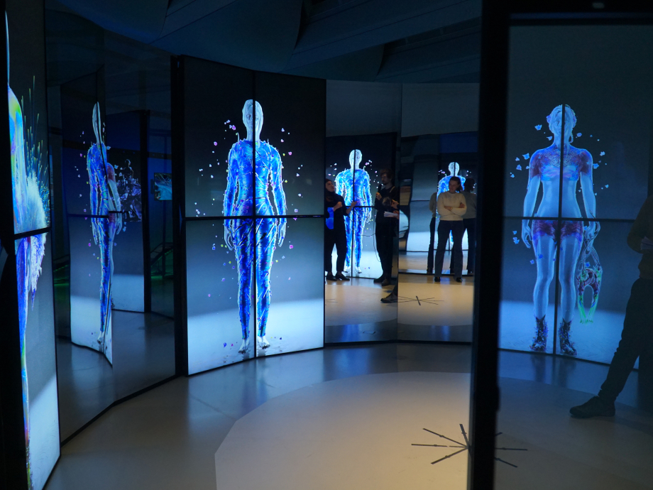 Tentoonstelling over virtuele mode in het Design Museum Den Bosch.