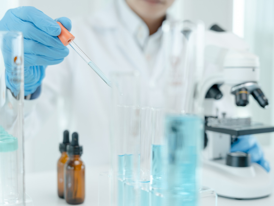 Aan het werk in het lab