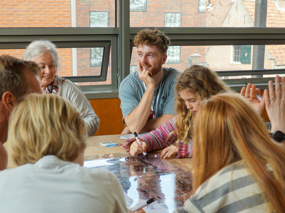 Bezoekers van het Teylers Museum gingen in gesprek over de digitale samenleving van morgen