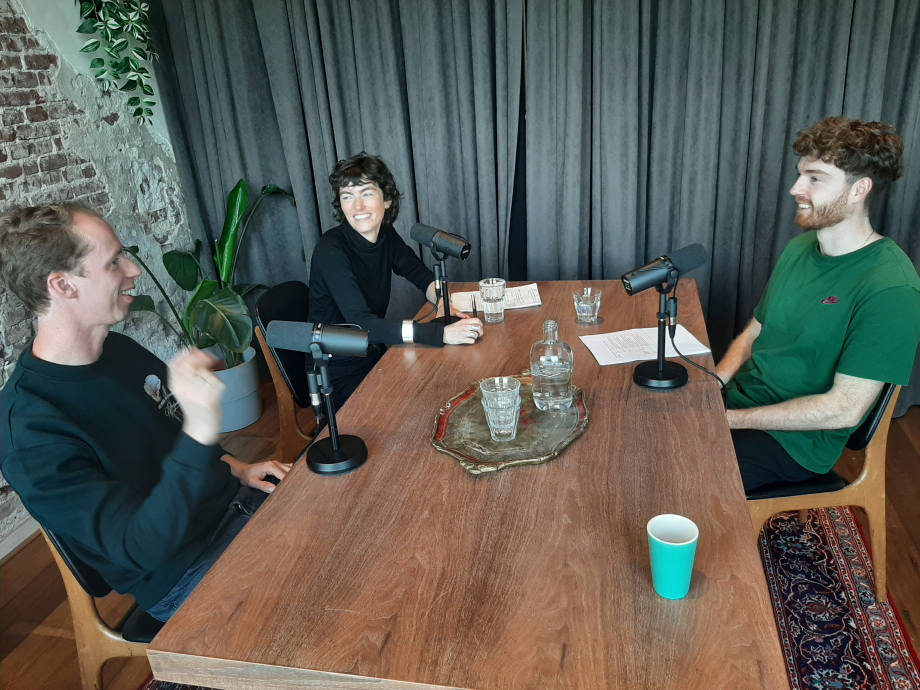 Host Timo Nieuwenhuis in gesprek met Quirine van Eeden en Pieter van Boheemen