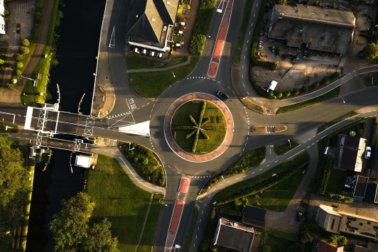Rotonde met verschillende richtingen 